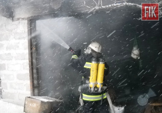 6 лютого о 15:33 до Служби порятунку «101» надійшло повідомлення про пожежу на території приватного домоволодіння на пров. Парковому в смт Новгородці.