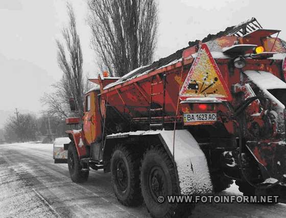 На Кіровоградщині борються з наслідками снігопаду
