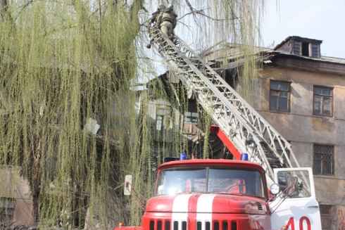 Донецька область: руйнування у трьохповерховому житловому будинку (фото)