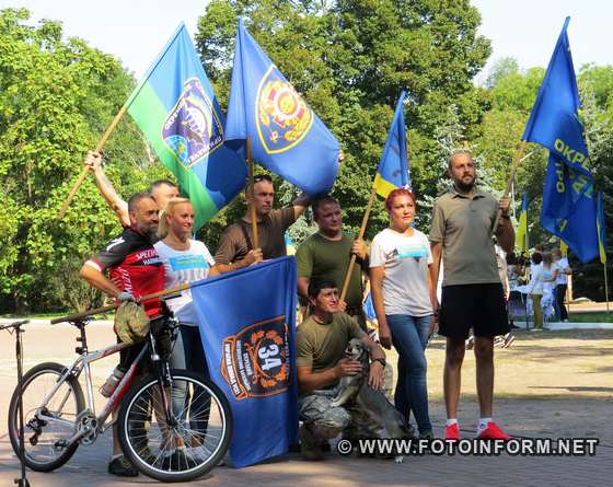 У Кропивницькому більше 300 бігунів долучились до акції «Шаную воїнів, біжу за героїв України»