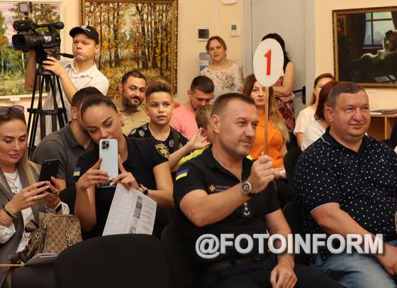 У Кропивницькому відбувся благодійний аукціон, фото Ігоря Філіпенка