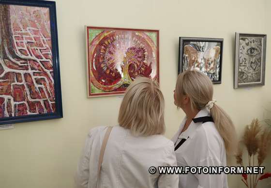 Виставка Оксани Калюжної відкрилася у Кропивницькому, фото ігоря філіпенка