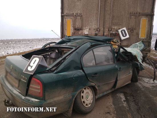 На Кіровоградщині у ДТП загинув водій та двоє його пасажирів (ФОТО)