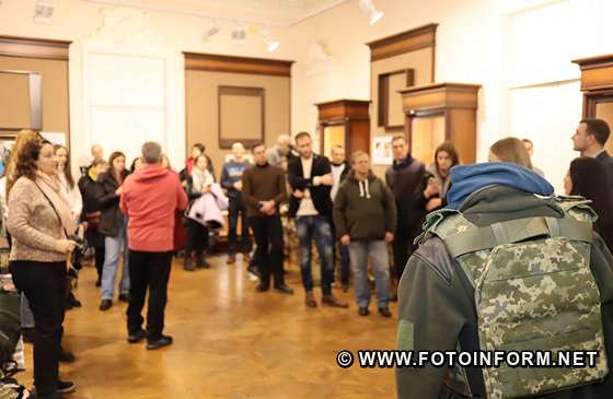 Виставку волонтерської продукції відкрили у Кропивницькому, фото ігоря філіпенка