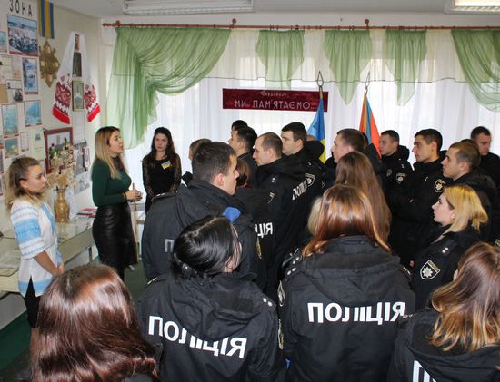 Екскурсію влаштували для цьогорічних випускників навчальних закладів системи МВС, які нещодавно прибули на службу до територіальних підрозділів поліції Кіровоградської області.