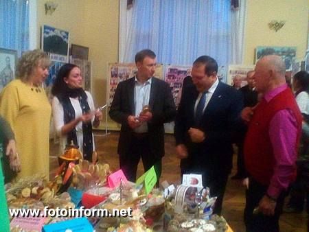 Вчера, 9 ноября, работники культуры празднуют свой профессиональный праздник. По этому случаю в Кировоградской областной филармонии состоялись торжества.