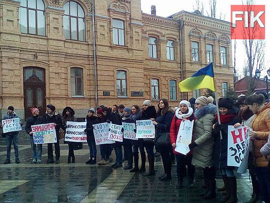 Сегодня, 20 декабря, студенты областного центра провели акцию протеста против новой системы назначения стипендий.
