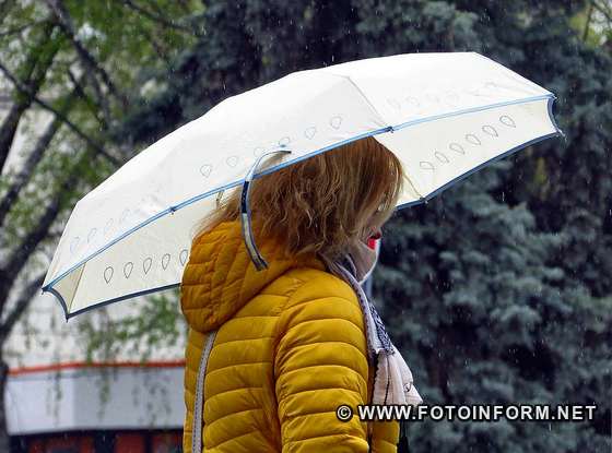 Дощовий день у Кропивницькому:, парасольки, фото ігоря філіпенка.