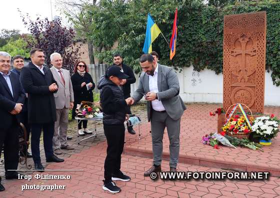 Сьогодні, 21 вересня, у місті Кропивницький відзначили День Незалежності Вірменії. Захід провела біля пам`ятного знака Хачкар вірменська діаспора.