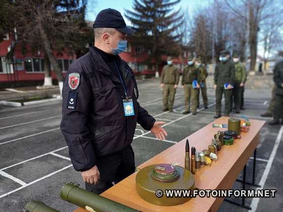 У Кропивницькому гвардійців навчали основам мінної безпеки