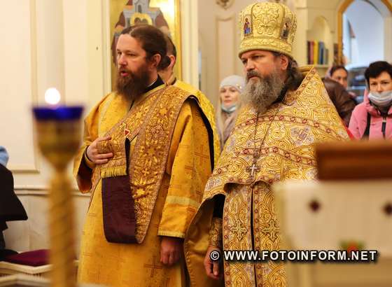 привезли святині всеукраїнського хресного ходу
