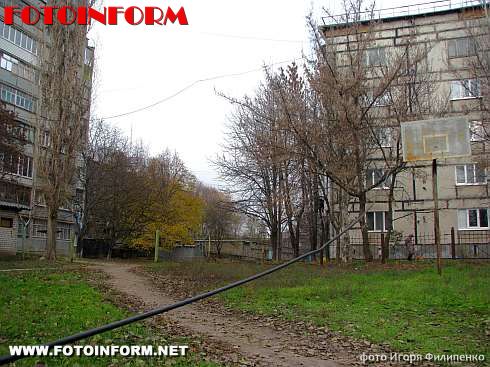 В Кировограде кабеля висят так, что можно убиться (ФОТО)