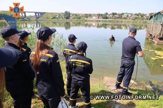 У Кропивницькому юні рятувальники знайомляться з роботою служби порятунку