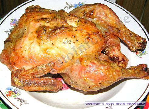 Любимое блюдо – курица целиком. Хочу поделиться с вами отличным рецептом приготовления праздничной курицы, которая готовится целиком. Целая, запеченная курица – просто объедение!