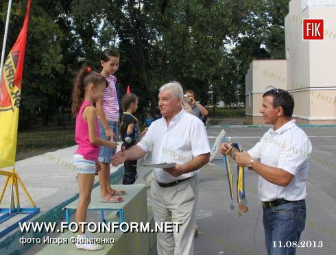 Кировоград: спортивный праздник в Ковалевском парке (фоторепортаж)