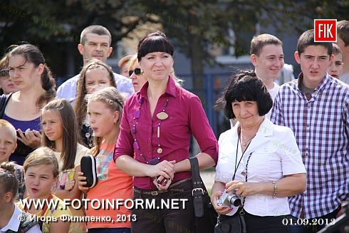 Кировоград: новая спортивная площадка на первое сентября (фоторепортаж)