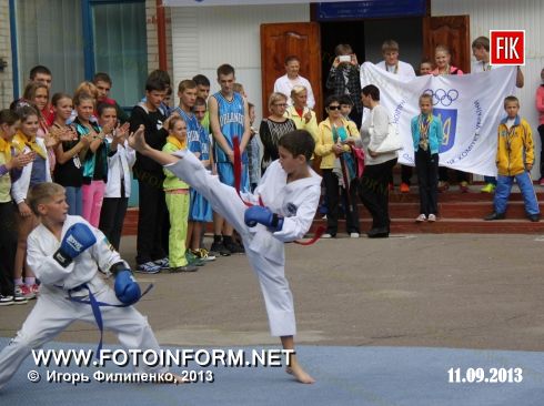 Кировоград: олимпийский урок в школе - лицее (фоторепортаж)