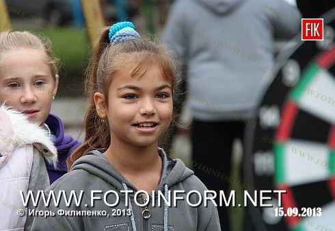 14 сентября по ул. Героев Сталинграда,15 открылась спортивная площадка, сообщает корреспондент FOTOINFORM