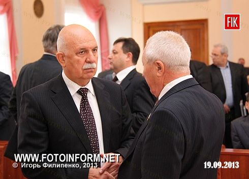 Кировоград: внеочередная сессия депутатов горсовета (фоторепортаж)