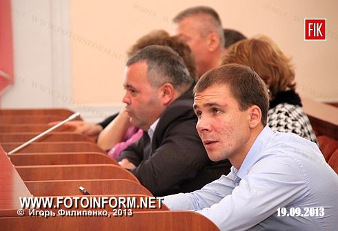 Кировоград: внеочередная сессия депутатов горсовета (фоторепортаж)