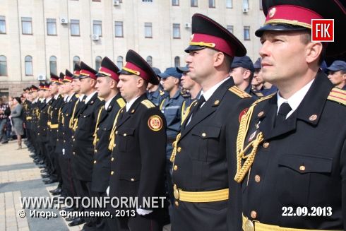 Кіровоград: урочистості рятувальників на центральній площі міста (фоторепортаж)