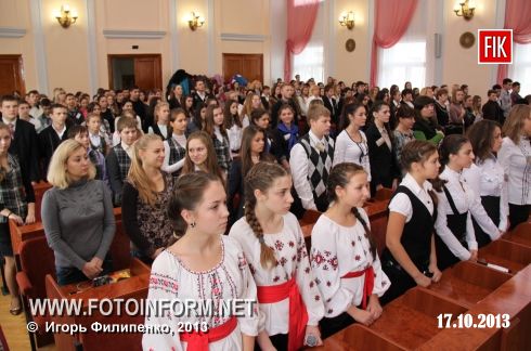 Кіровоград: у міській раді відбулася позачергова сесія міського шкільного парламенту (фоторепортаж)