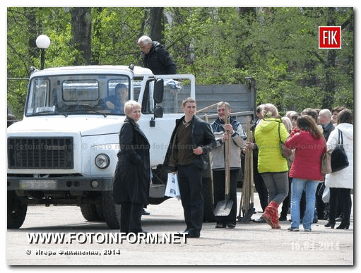 Кировоград: массовая уборка в парке отдыха (фото, видео)