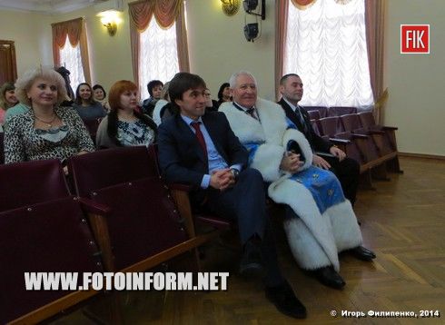 Сьогодні у Кіровоградській міській раді попрощалися зі старим роком і бажали один одному успіхів у році прийдешньому.
