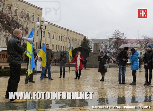 Вчера, 3 марта, против акции секс-работников выступили члены КОМГО "Пробудження", которые несмотря на дождь провели акцию на центральной площади города