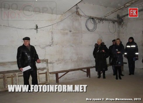 Вчера, 3 марта, кировоградские журналисты смогли увидеть, как коммунальные службы города подготавливают подвалы многоэтажек к использованию их в качестве укрытий.
