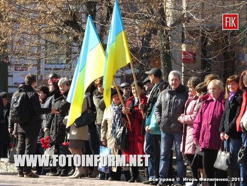Сегодня, 9 марта, в Кировограде состоялась торжественная церемония возложения цветов к памятнику Тарасу Шевченко, посвященное 201-й годовщине со дня рождения Великого Кобзаря.