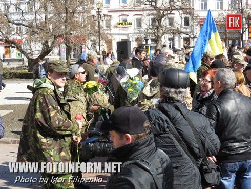 Сегодня, 23 марта, в Кировоград из зоны боевых действий вернулись последние бойцы 17-го отдельного мотопехотного батальйона, которые в течение года воевали в зоне АТО.