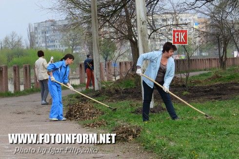 Сегодня, 25 апреля, в Кировограде проходит весенняя толока, которая проводится в рамках месячника по благоустройству областного центра, фото Игоря Филипенко