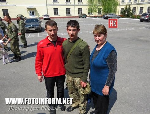 Сегодня, 1 мая, родные и близкие встретили воинов батальона «Кировоград», которые вернулись домой с зоны проведения АТО, фото Игоря Филипенко