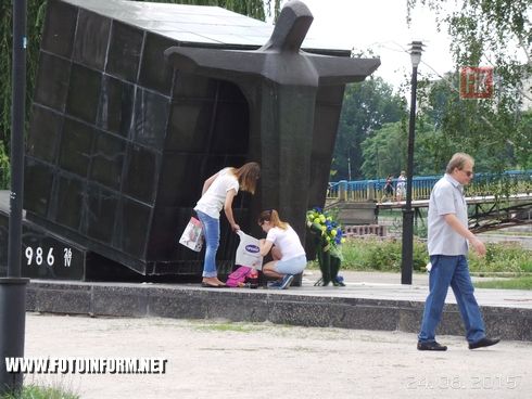 Сегодня, 24 июня, в центре Кировограда многие жители города видели, как наши горожане могут "отдыхать".