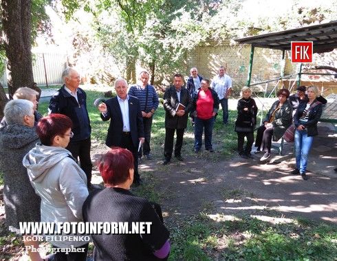 Сегодня, 3 октября, секретарь Кировоградского городского совета Иван Марковский встретился с жителями двух домов по улице Куропятникова, 50.