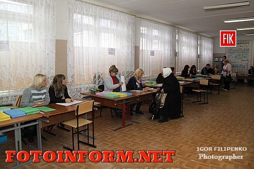 Сегодня, 25 октября, в Кировограде, как и по всей Украине, проходят выборы в областные и городские советы, так избирают мэров городов