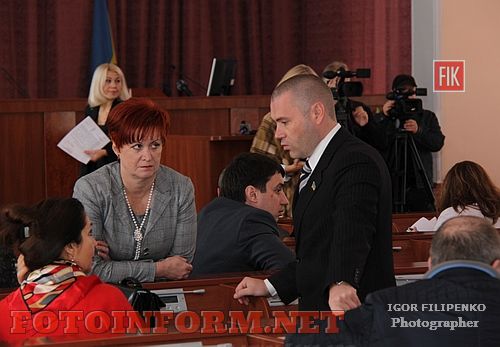 Кіровоград: позачергова сесія все ж таки відбулася (ФОТО)