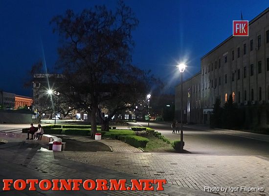 Кировоград: центральная площадь города теперь освещается по-новому, фото игоря филипенко, кировоградская площадь, площадь героев майдана ночью