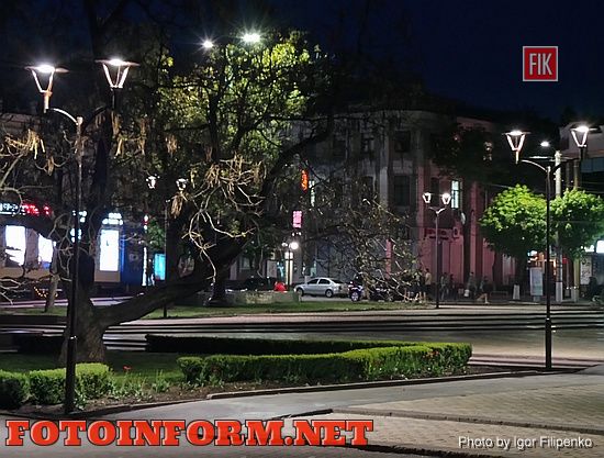 Кировоград: центральная площадь города теперь освещается по-новому, фото игоря филипенко, кировоградская площадь, площадь героев майдана ночью