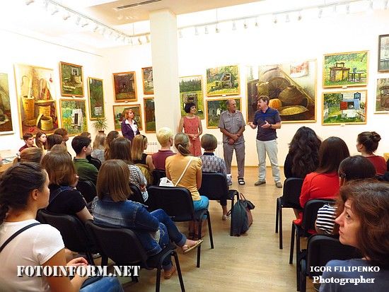 «Души колодец» - так называется персональная выставка житомирского художника, члена Национального союза художников Украины Станислава Антонюка, которая открылась в Кировоградском областном художественном музее.