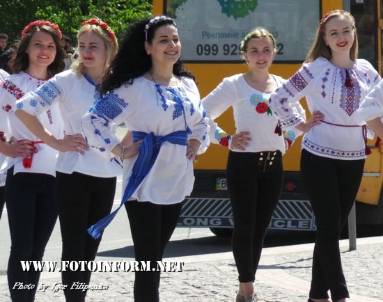 Сьогодні, 18 травня , студенти медуніверситету провели патріотичний флешмоб до Всесвітнього дня вишиванки