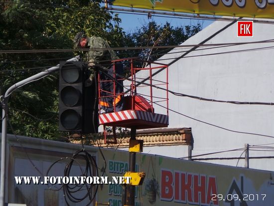 У Кропивницькому на небезпечному перехресті відновлюють роботу світлофорів (ФОТО)