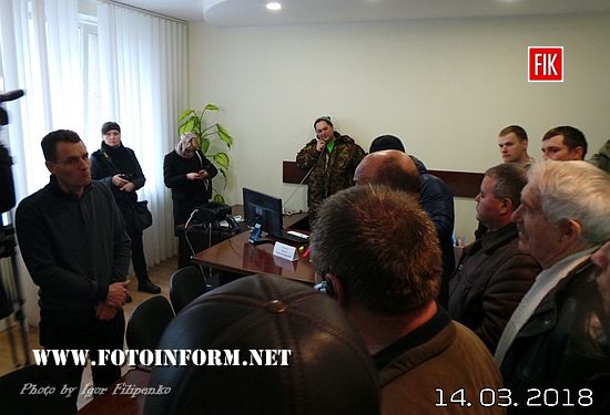 У Кропивницькому депутати міськради намагалися потрапити до приміщення Кіровоградгаз (ВІДЕО, ФОТО)