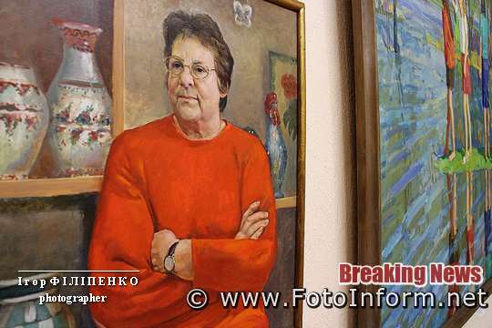 фото игоря филипенко,У Кропивницькому презентували виставку жінок у червоному вбранні (ВІДЕО)