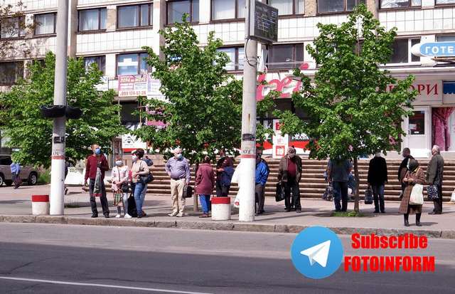 фото игоря филипенко, У Кропивницькому виникли черги на зупинках громадського транспорту (фоторепортаж)