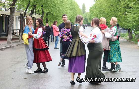 У Кропивницькому в центрі міста співали та танцювали 