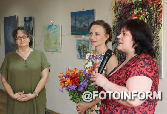 Сьогодні, 19 серпня, в обласному центрі в бібліотеці імені Дмитра Чижевського відбулося відкриття виставки «Передчуття» молодої талановитої кропивницької художниці Ольги Краснопольської