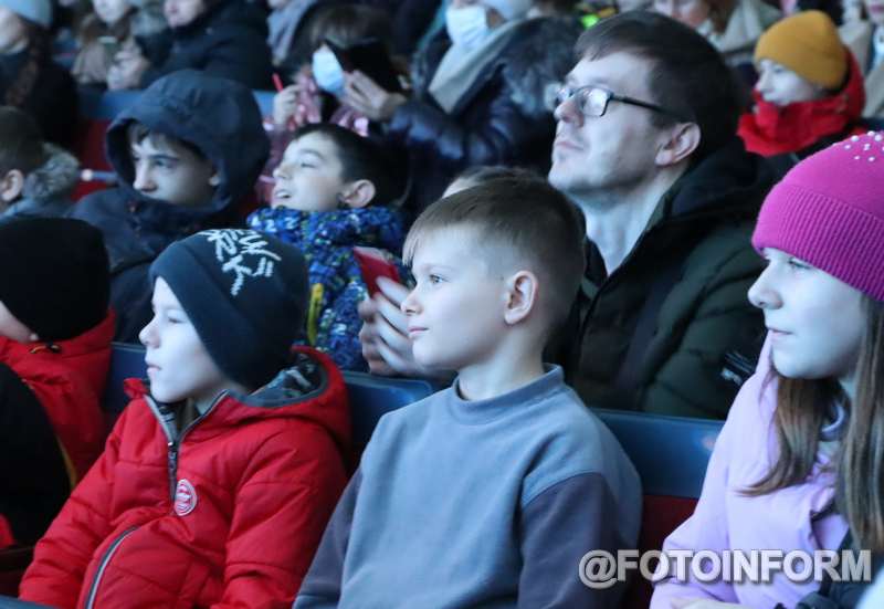 У Кропивницькому дітям з Донеччини презентували новорічну казку