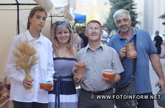 Ярмарок меду та крафту відбувся у Кропивницькому (ФОТО)
